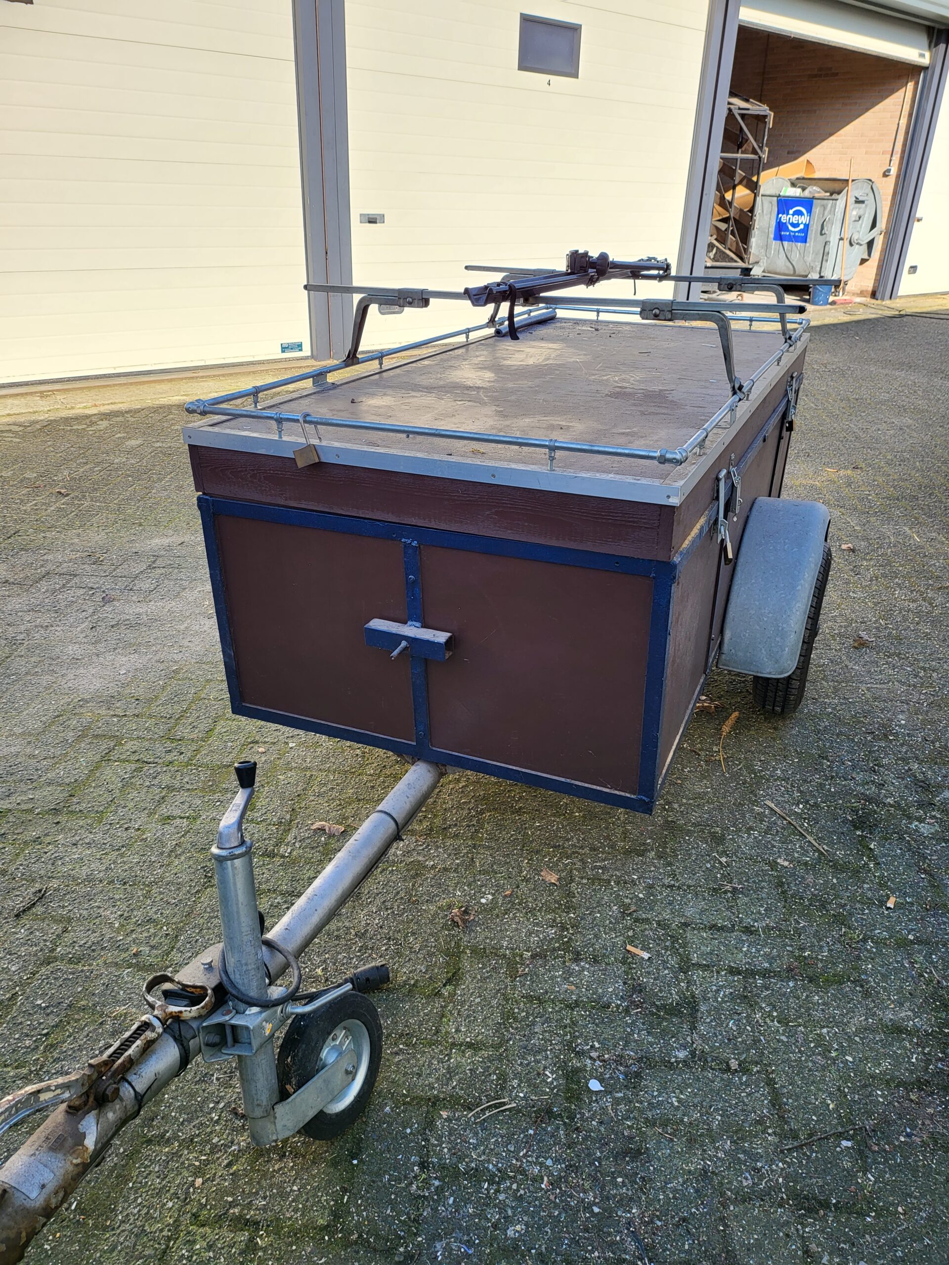 Koop en verkoop aanhangwagens op TrailerOutlet