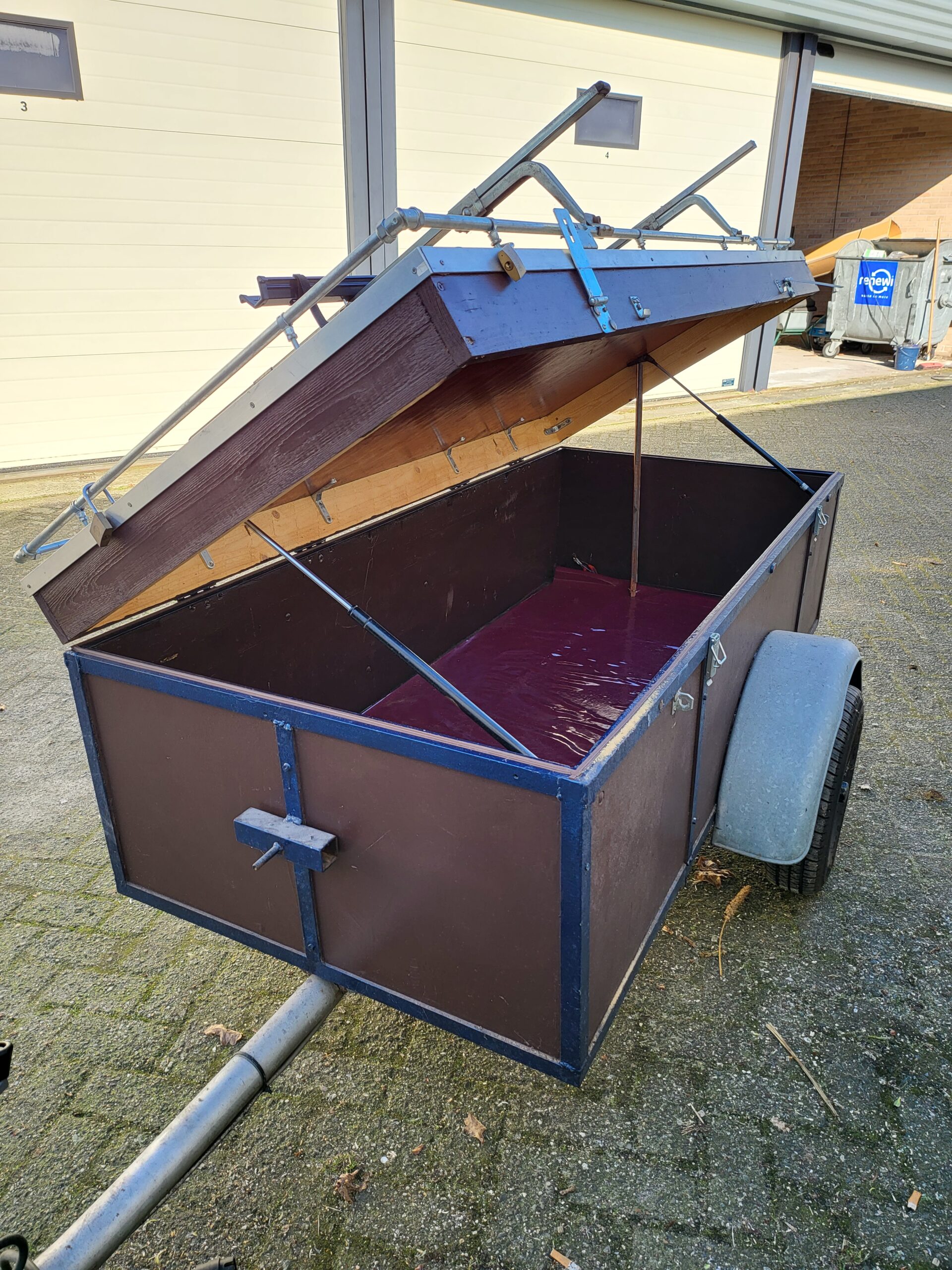 Koop en verkoop aanhangwagens op TrailerOutlet