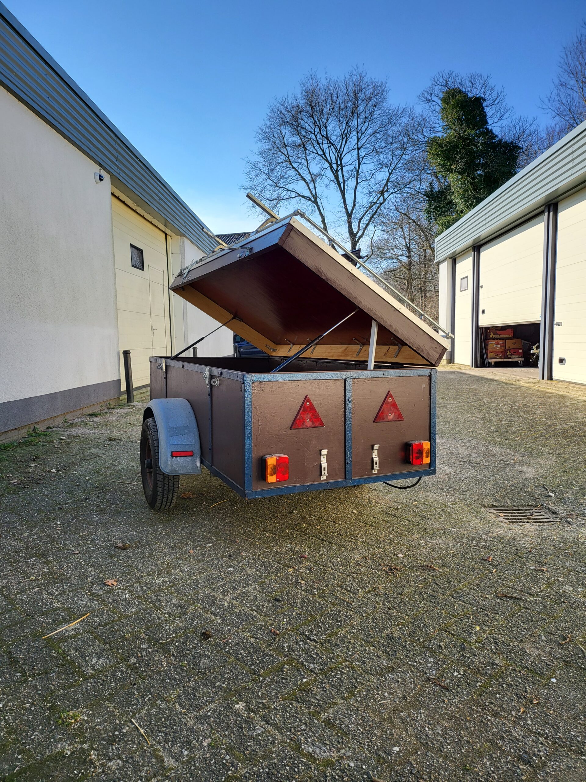 Koop en verkoop aanhangwagens op TrailerOutlet